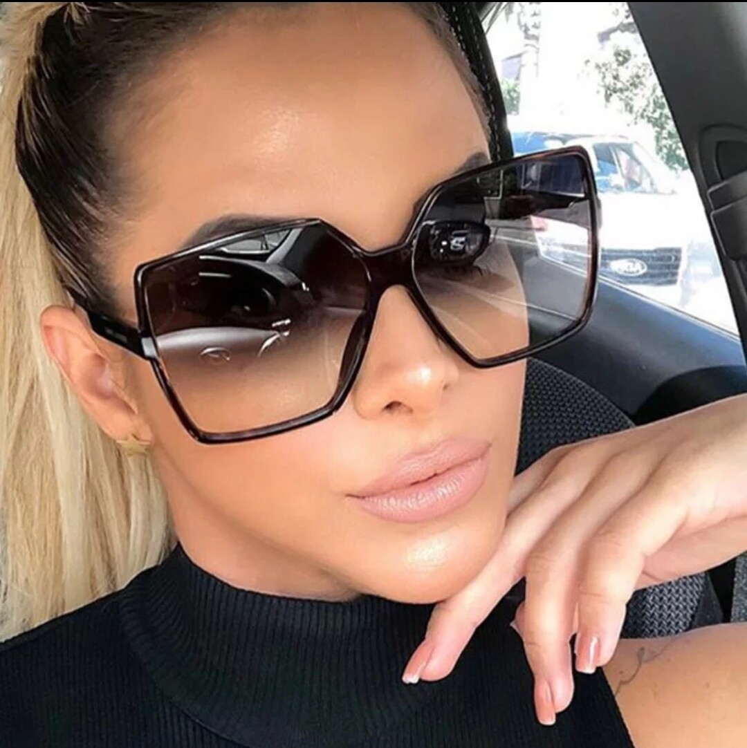 Big-Frame Sunglasses - black