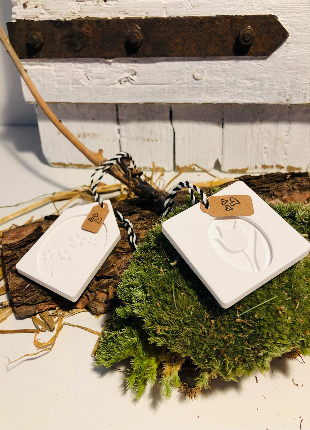 Hyggeliger Geschenke-Anhänger im Frühlingsdesign