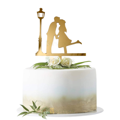 1PC Golden Acrylic Shiny Glass Finish Dressed Up Bride and Groom Kissing and Street Light Cake Topper, Street Lantern Lamp Happy Anniversary Cake Topper Romantic Couple Engagement Insert