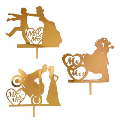 1PC Golden Acrylic Shiny Glass Finish Dressed Up Groom and Bride Kissing Mr &amp; Mrs In Heart Cake Topper, Romantic Couples Fiance and Fiancee Love Theme Engagement Cake Insert, Wedding Anniversary Theme