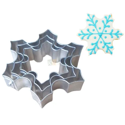 3 Pc Silver Christmas Snowflakes Shape Cookie Cutter Metal Molds Sandwich Cutters, Can be used for Cakes Biscuits Chocolates Pancake Fondant Cheese Gingerbread Cutter Birthday Parties Decorations