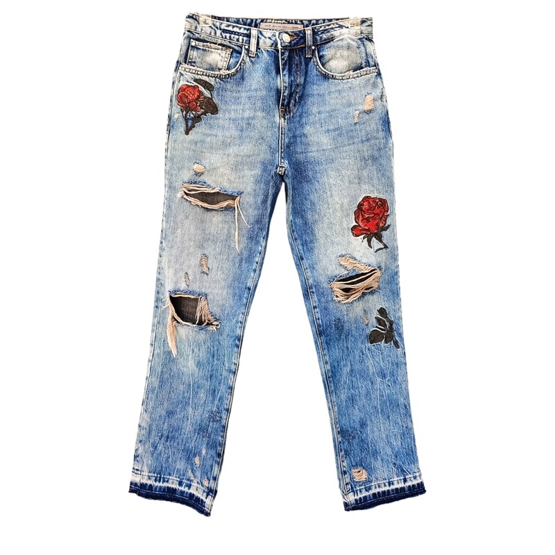 Mom Jeans for Women with Distressed Effect in Light Blue - Red Rose Embroidery
