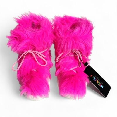 Women&#39;s winter boots in fluorescent pink fur from the brand Moon Boot