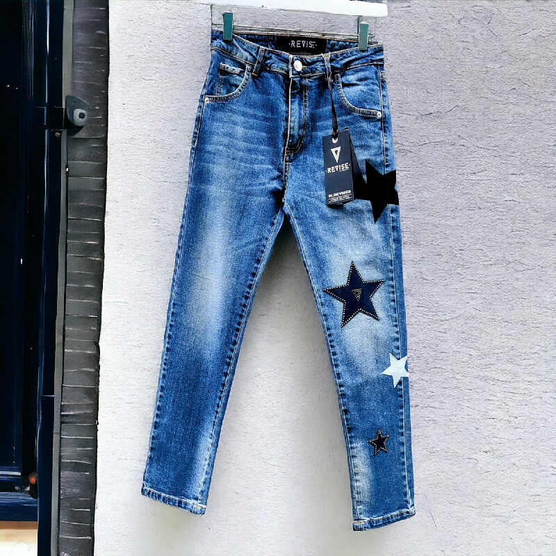 Short blue jeans for women with high waist and stars, slim fit