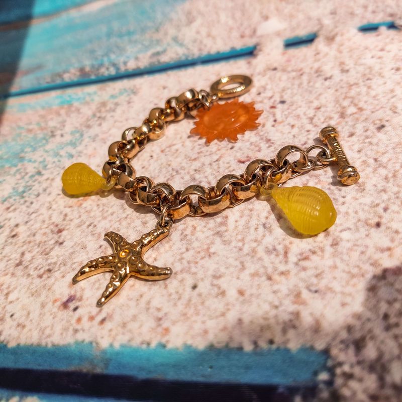 Golden bracelet for women, perfect for summer, gold-plated finish, resin pendants (yellow shells, orange sun, golden starfish) - Made in France, Guinot 1970s