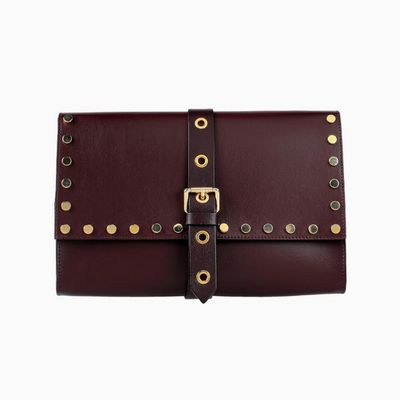 Grande pochette en cuir bordeaux pour femme, avec clous dorés