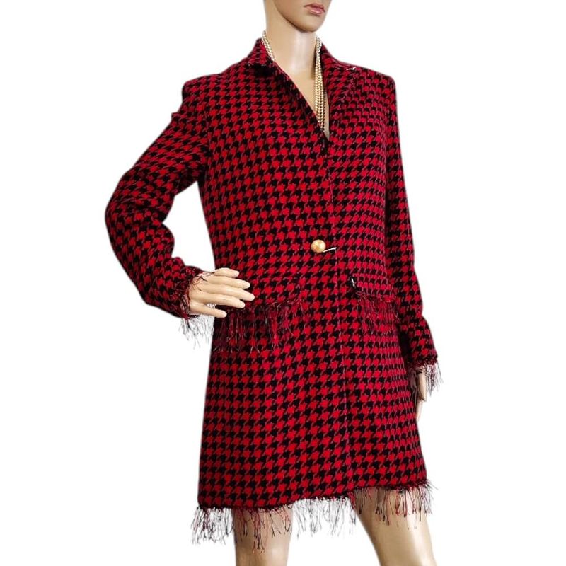 veste longue tweed pied de poule femme rouge et noir - vue portée