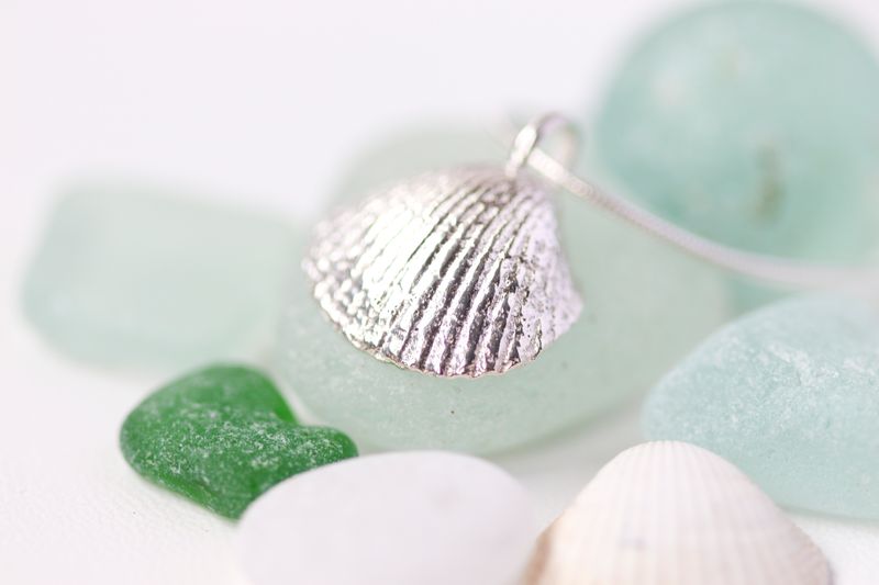 Sterling silver cockle shell pendant.