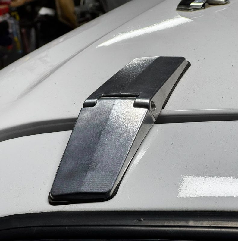 Scout II Traveler lift gate hinges