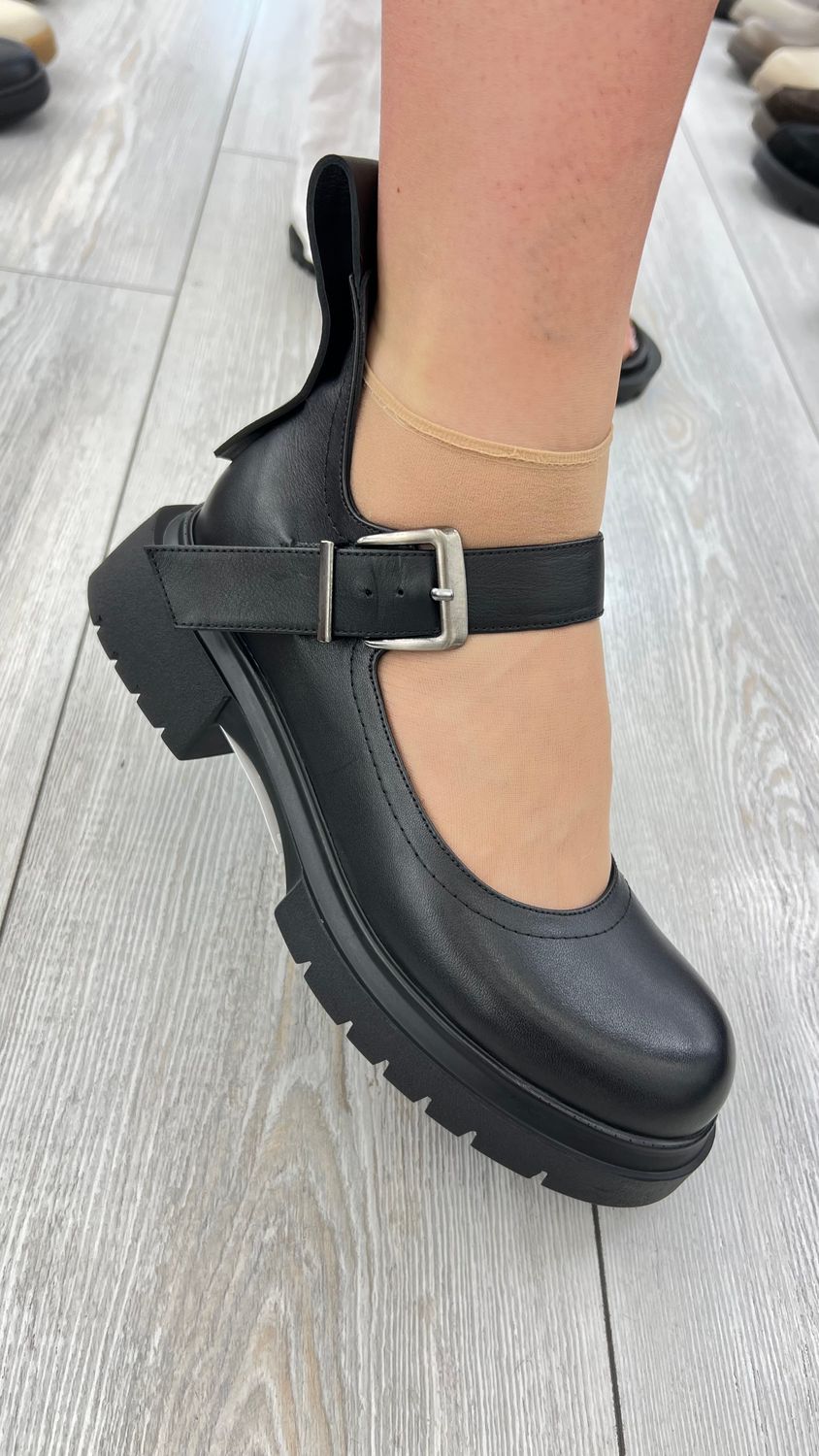 Dapheney 2 black shoe