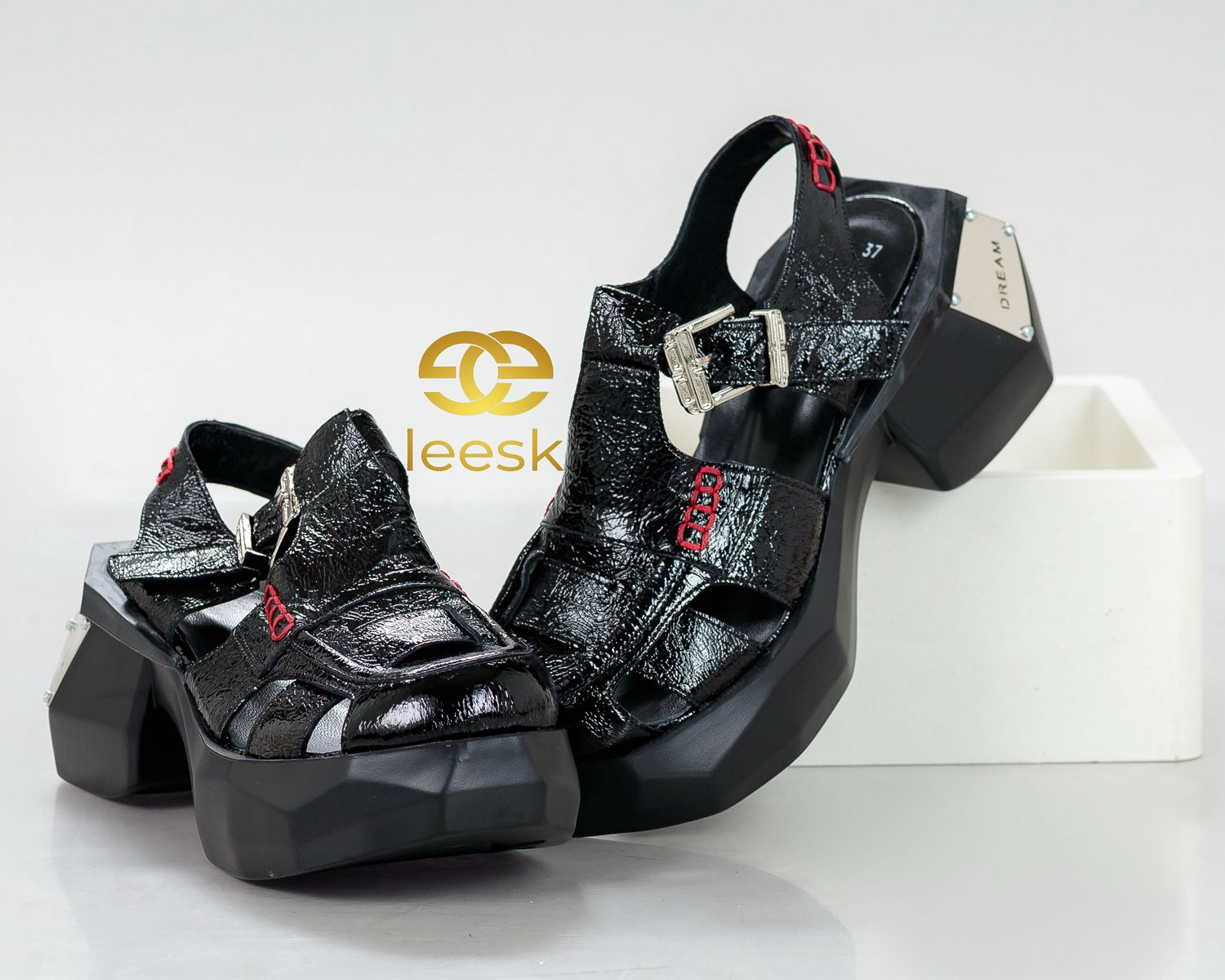 LEESK Noir Sculpted Sandal (Maake)