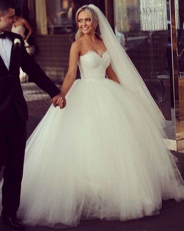 Tulle wedding dress plus a veil