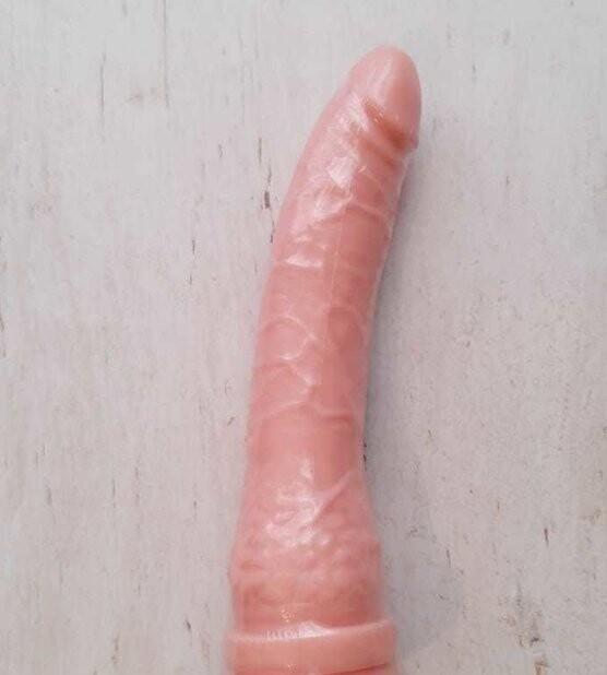 CONSOLADOR BANANA CHICA 20 X 3.5CM Placer Puro y Sensual: Descubre la Suavidad de la Silicona
