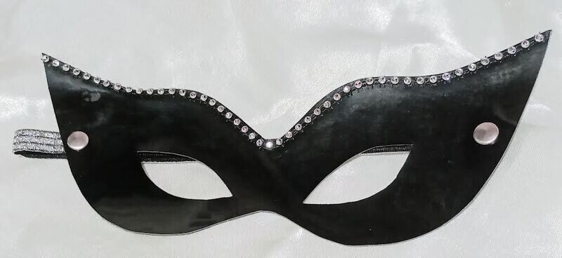 ANTIFAZ ECOCUERO DE CHAROL CON FALSO STRASS
ANTIFAZ CIEGO ECOCUERO CON FALSO STRASS
