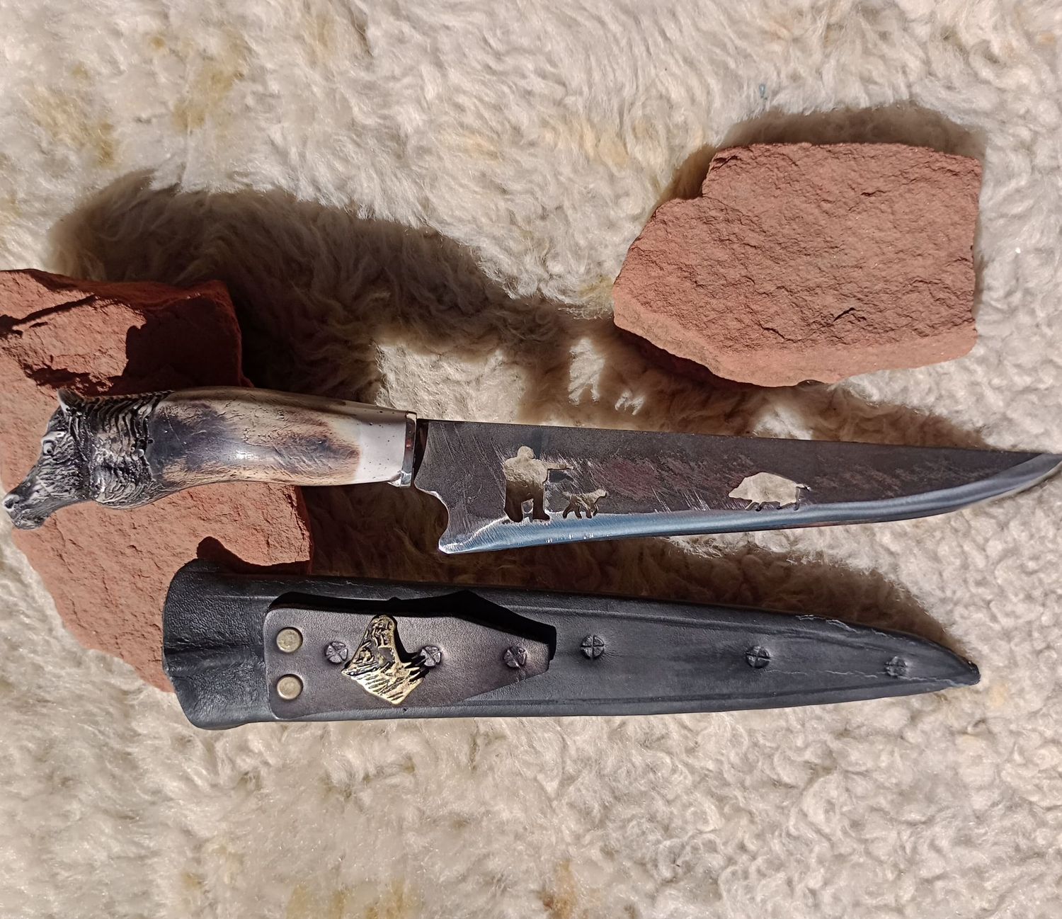 CUCHILLO ARTESANAL TEMA CAZA