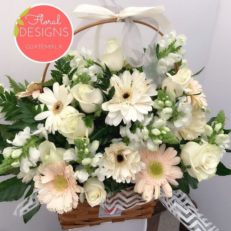 Cesta de dragones, gerberas y rosas