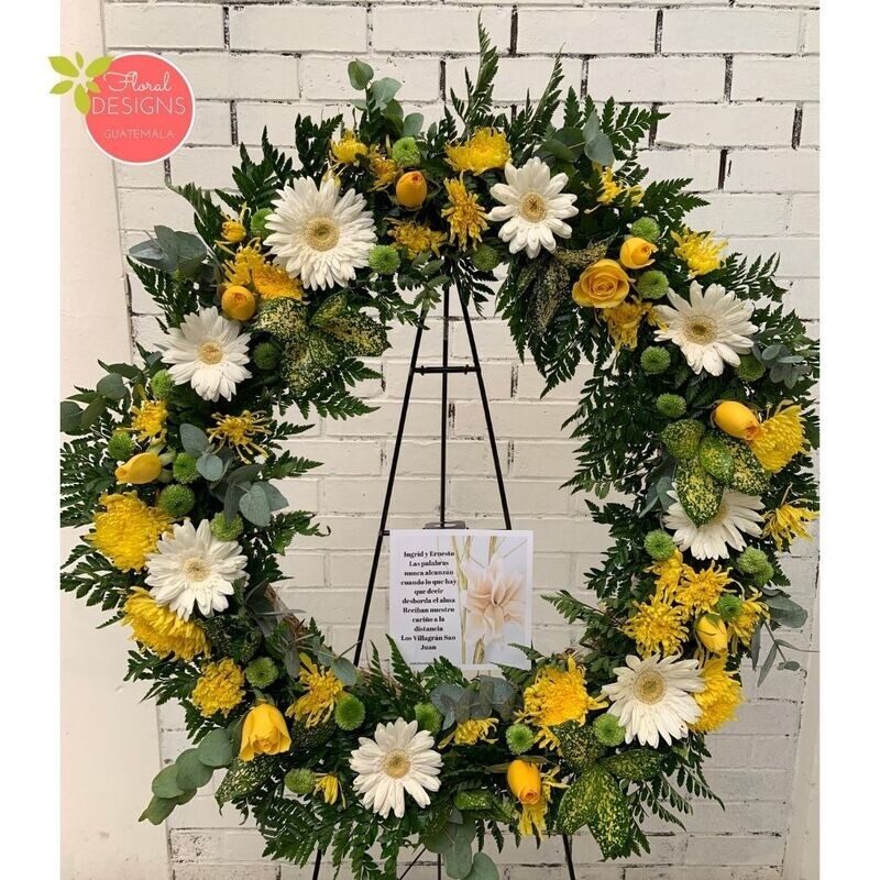 Corona de gerberas y rosas mediana blanco y amarillo