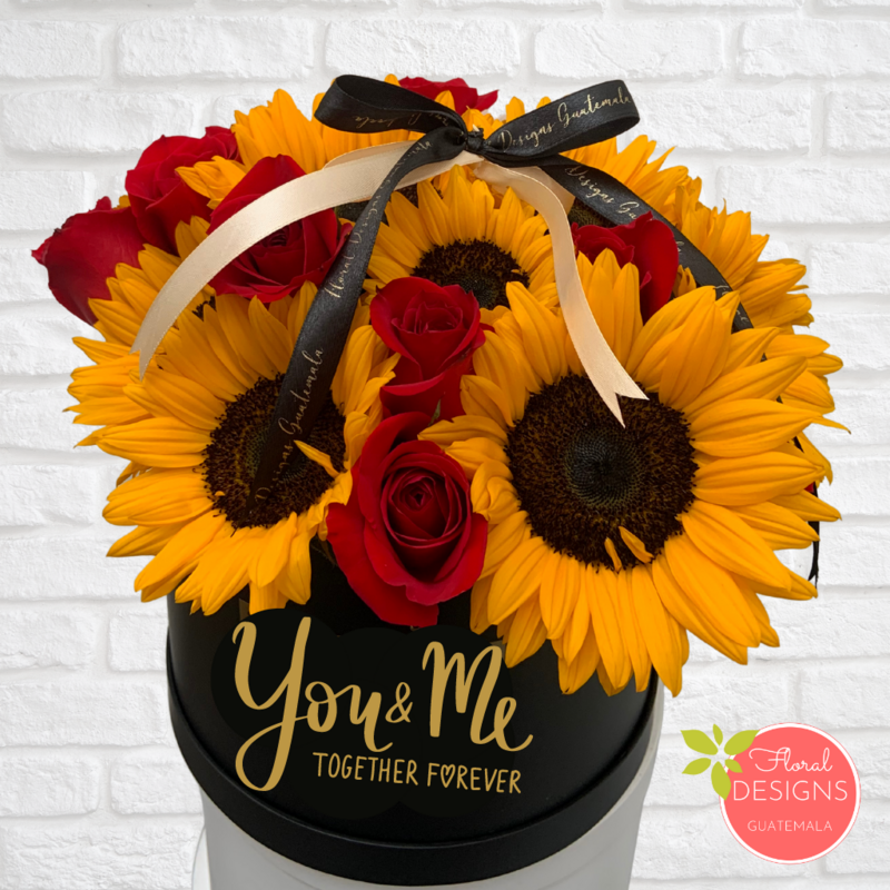 Roundbox Delux de girasoles y rosas