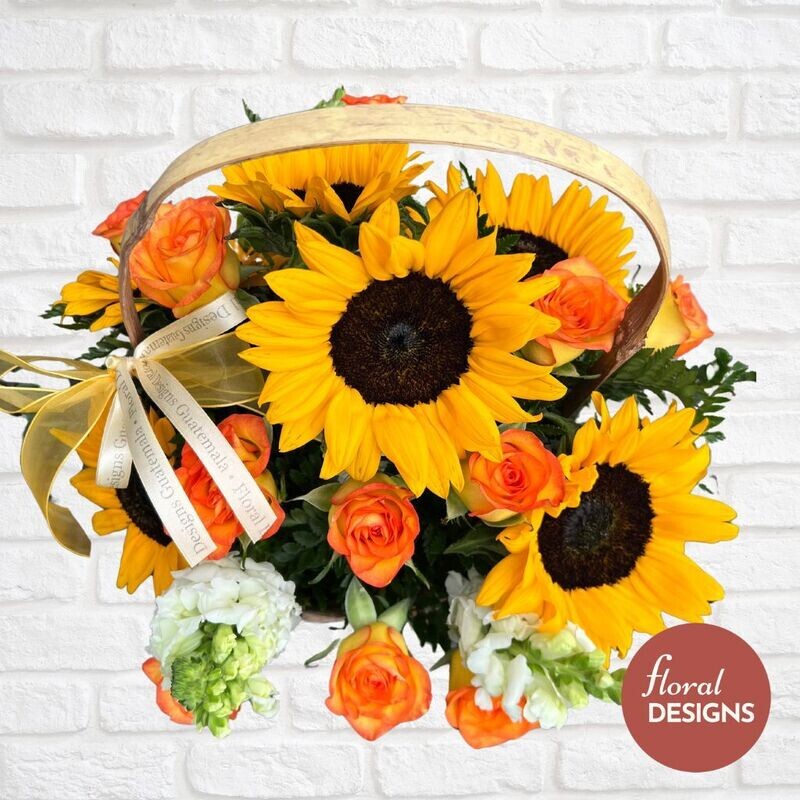 Cesta de dragones, girasoles y rosas