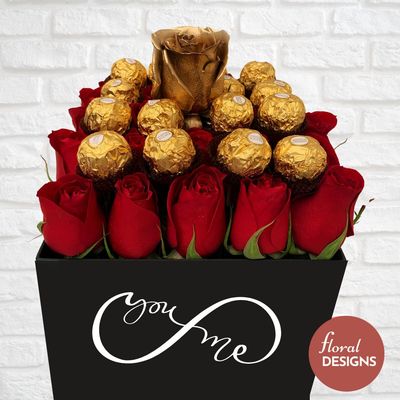 Caja de 25 rosas personalizadas Ferrero