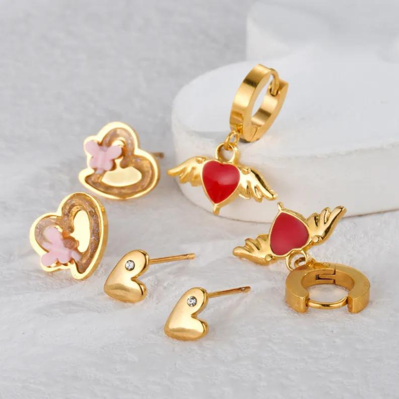 Trio de aretes de corazón