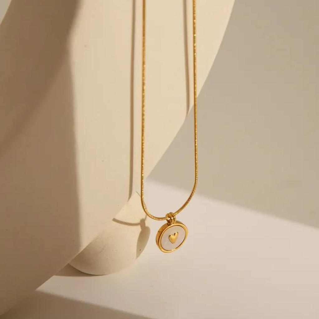 Collar con dije de corazón