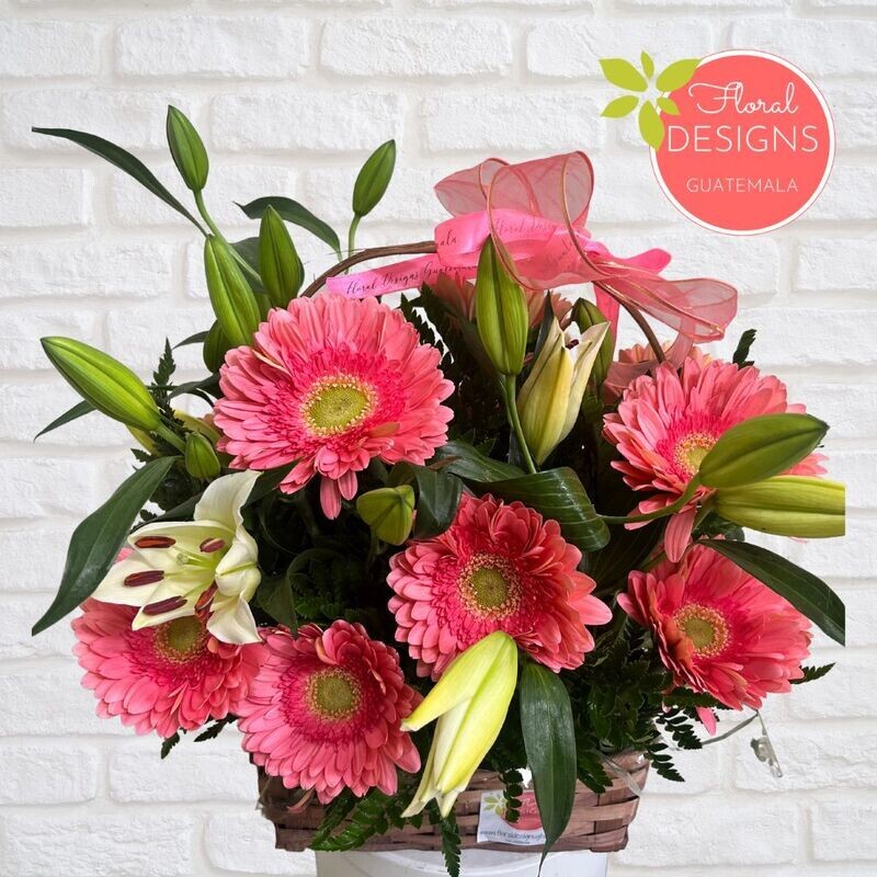 Cesta de gerberas y lirios