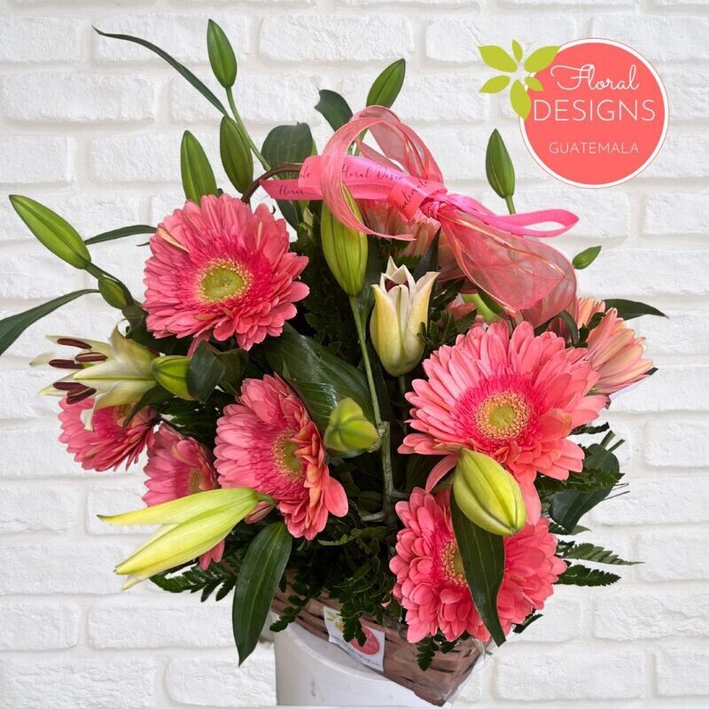 Cesta de gerberas y lirios
