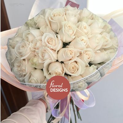 Love bouquet 48 rosas blancas