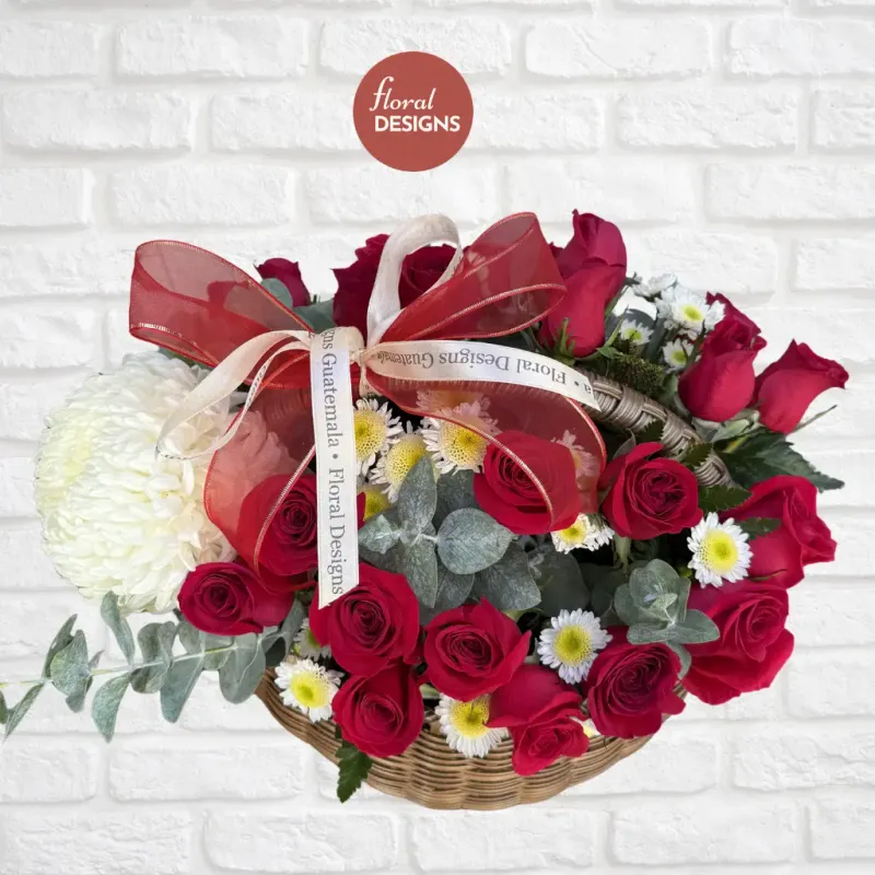 Cesta de 24 rosas y crisantemo