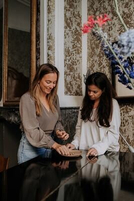 Hoe wordt een gouden as ring gemaakt?