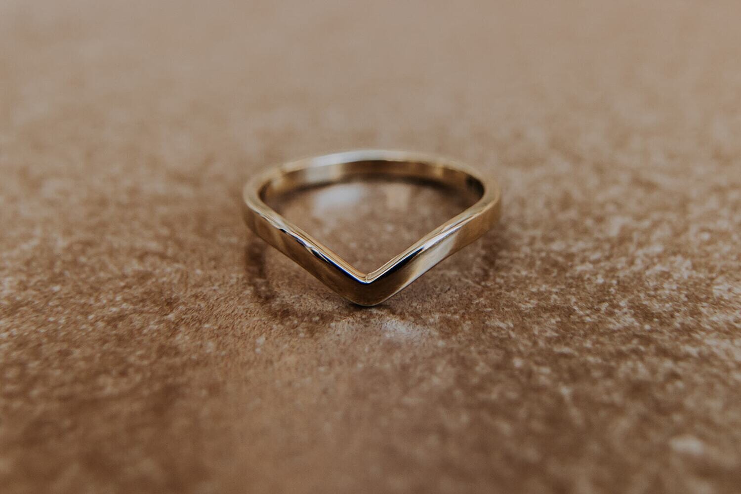 Golden V | Gouden Asring 14kt