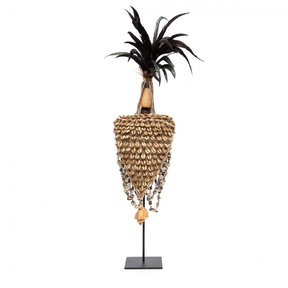 THE SHELL HAT ON STAND- NATURAL / BLACK DECORATION