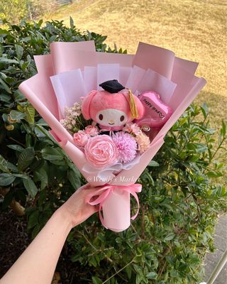Graduation Sanrio Bouquet (Heart Balloon)