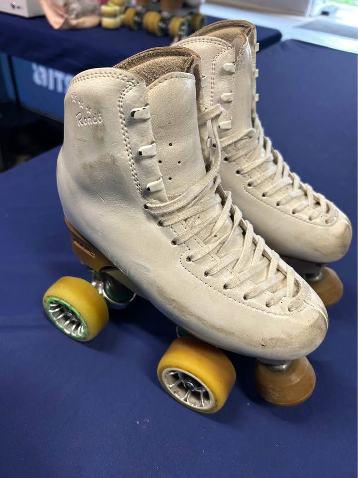 Preloved Artistic Roller Skates (240)