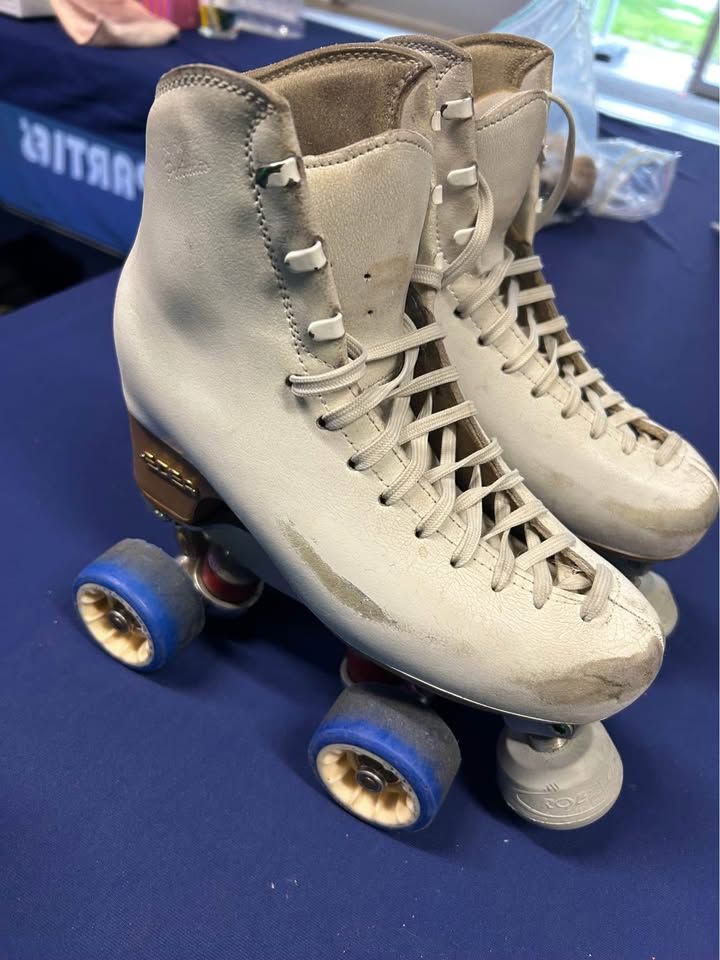 Preloved Artistic Roller Skates (240)