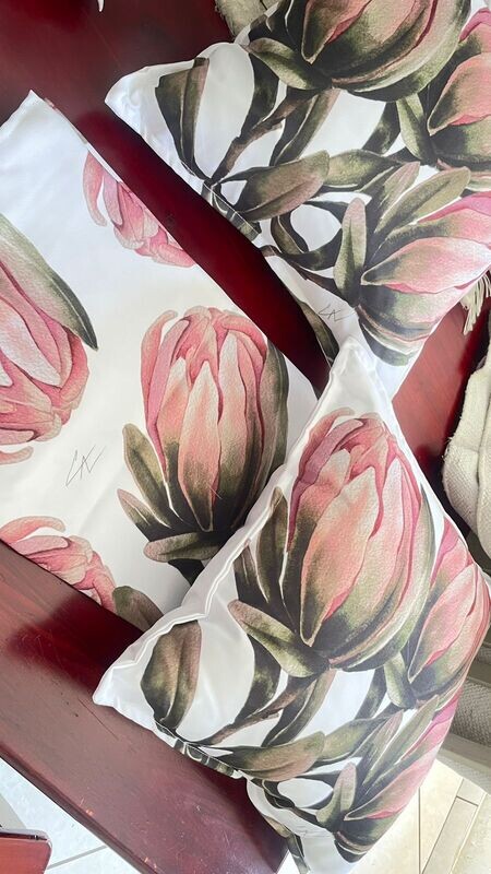 Table Runner, Closed Protea Design