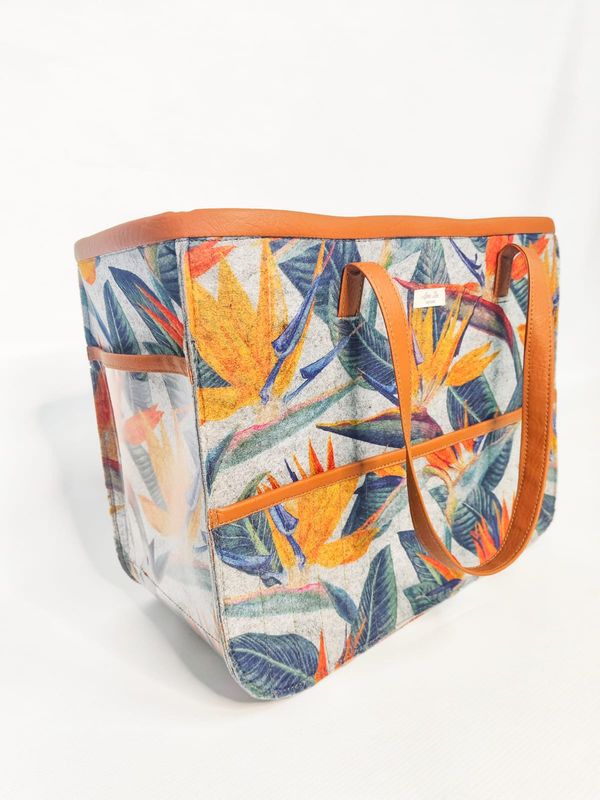 Standard bag tan trim strelitzia print.