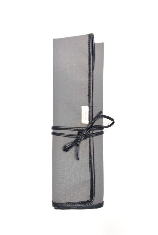 Brush wallet with black trim