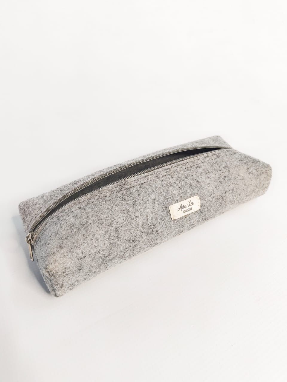 Light grey stationary bag.