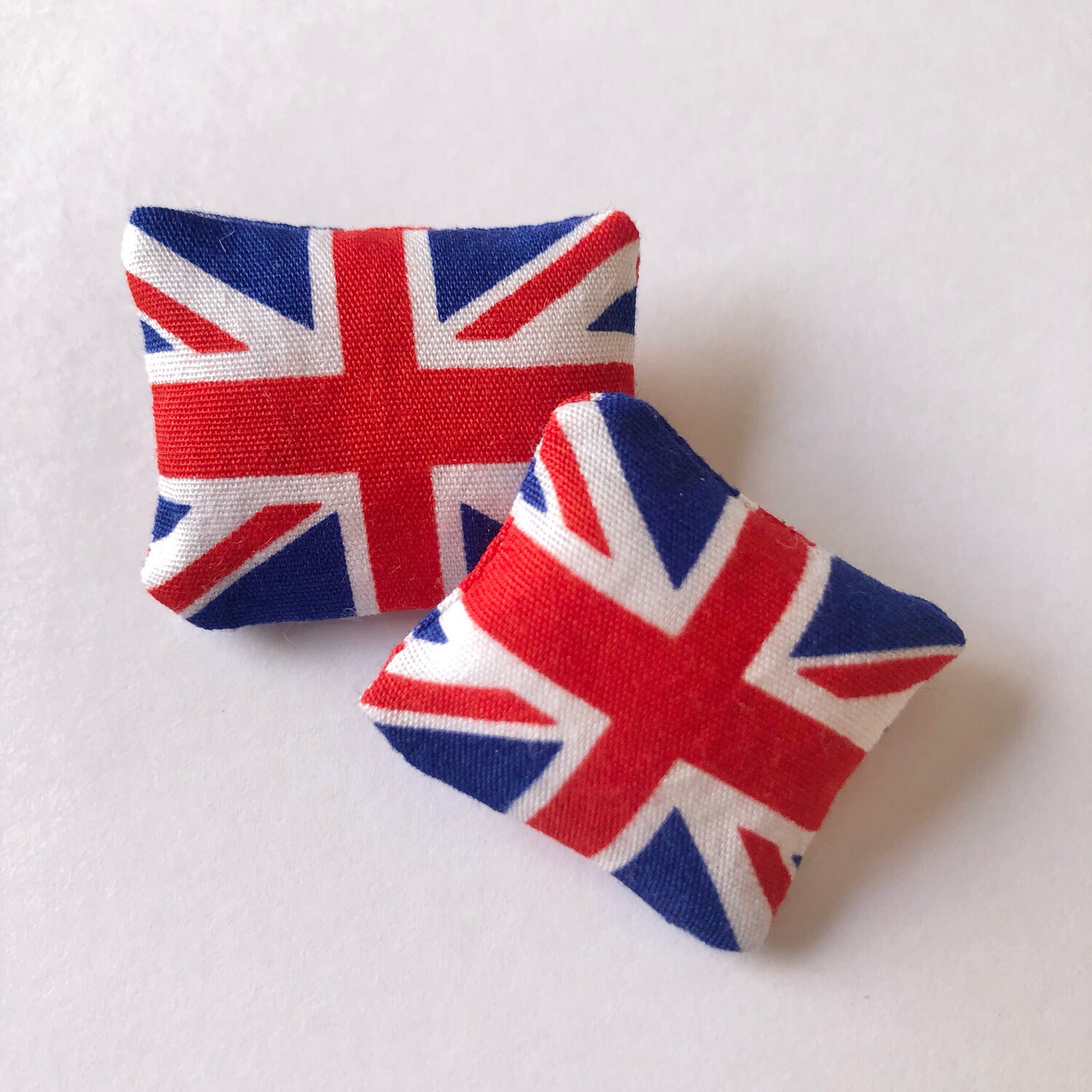 1:12 scale Set of 2 Union Jack Cushions for dolls house