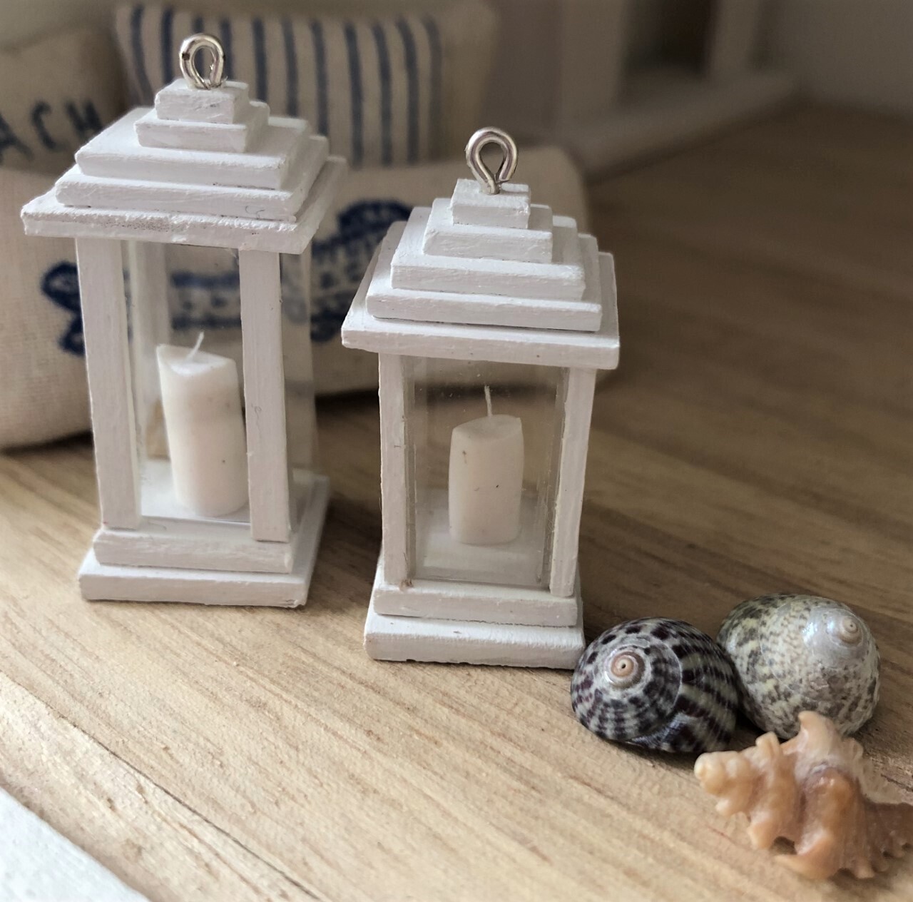 1:12 scale Pair of Lanterns for dolls house