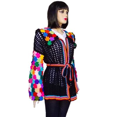 Cardigan dama negru cu guler si maneci din floricele multicolore. Jacheta femei handmade. Pulover dama cu cordon