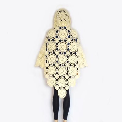 Pelerina  lunga, eleganta cu gluga, de dama, ivoire. Poncho tip sal crosetat. Disponibila si pe alte culori. Cardigan dama lucrat manual. Sal alb.