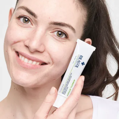 Rilastil Acnestil Attiva + Trattamento Anti Imperfezioni e Antisegno 40ml