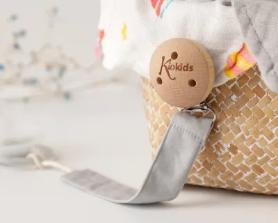 Kiokids pinza porta succhietti legno grigio
