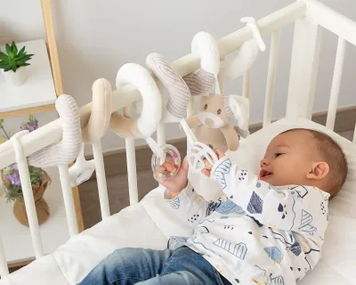 Kiokids Peluche Spirale Orsacchiotto Begie con scatola