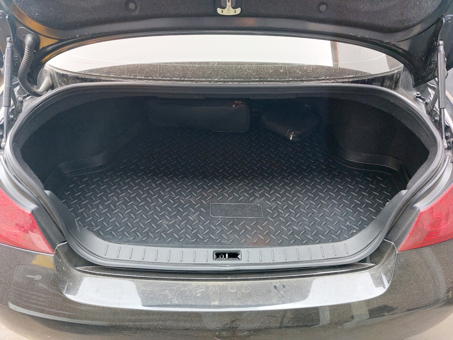 Резиновый коврик багажника Infiniti G25 G35 G37