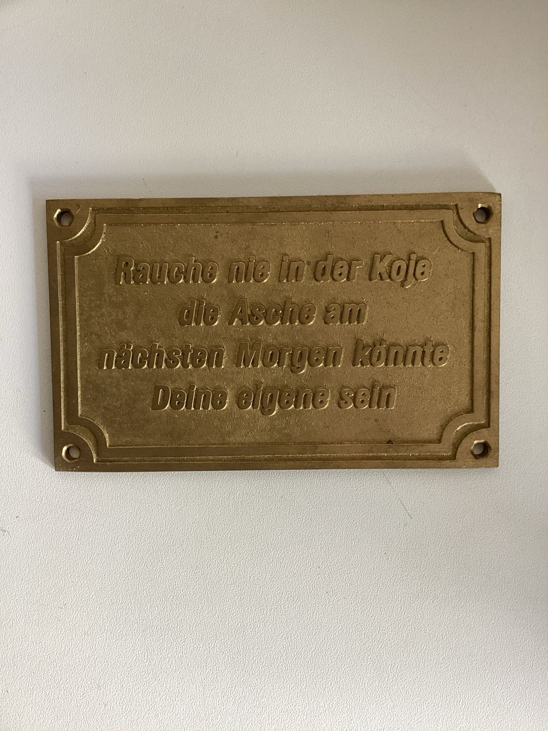 Messing Schild „Rauche nie in der Koje“ 13x8cm