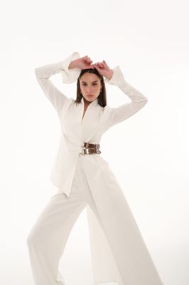 Low High Off-white Blouse with genuine leather Belt